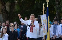 Фото 17: У школах міста урочисто святкують закінчення навчального року