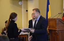 Фото 12: Мер Львова привітав цьогорічних стажувальників міської ради та вручив їм дипломи