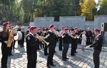 Фото 26: «Ми сьогодні вшановуємо не тільки ветеранів УПА, а й усіх Героїв нашої країни, які своїми тілами закрили нас і захистили», - А. Садовий