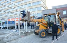 Фото 17: У Львові демонтували незаконно встановлену тимчасову споруду на пр. Чорновола, 57