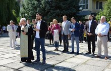 Фото 19: На площі перед ліцеєм ім. В. Симоненка сьогодні відбуваються святкові заходи