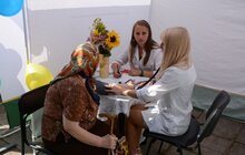 Фото 2: Львів’яни можуть просто неба отримати консультації спеціалістів, пройти медичне обстеження і навчитись надавати домедичну допомогу