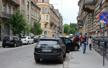 Фото 7: Порушення правил паркування стає причиною значних заторів на дорогах Львова