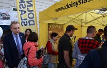 Фото 4: Міський голова Львова оглянув стенди на площі Ринок та ознайомився з продукцією представників польських міст та воєводств
