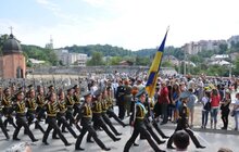 Фото 25: На Личаківському кладовищі замайорів синьо-жовтий прапор 