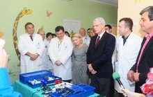 Фото 3: Канадський професор передав Міській дитячій клінічній лікарні нейроендоскоп, вартістю 86 тис. доларів (2)