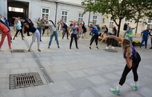 Фото 9: З нагоди Дня фізичної культури і спорту працівники мерії Львова провели спільну розминку