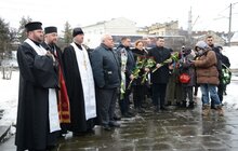 Фото 3: У Львові запаленням лампадок, покладанням квітів та молитвою вшанували жертв Голокосту