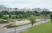 Фото 1: Ремонт вул. Хуторівка: підрядник стелить перший і другий шар асфальтобетону