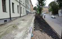 Фото 5: На верхній алеї вулиці Коперника облаштовують нову пішохідно-велосипедну доріжку