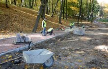 Фото 15: У Личаківському парку тривають ремонтні роботи: облаштовують центральну алею та велодоріжку