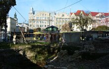 Фото 6: На пл. Галицькій облаштують новий громадський простір, а виявлені фундаменти костелу законсервують