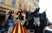 Фото 11: Карнавальною ходою у Львові розпочався «Золотий Лев на вулиці – 2017»