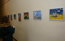 Фото 1: У ратуші відкрили виставку дитячих малюнків, присвячених Небесній Сотні