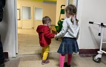 Фото 9: До Львова евакопотягом доправили 16 поранених діток