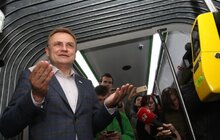 Фото 1: Mastercard та Ощадбанк обладнали львівські трамваї технологією безконтактної оплати