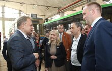 Фото 2: Mastercard та Ощадбанк обладнали львівські трамваї технологією безконтактної оплати