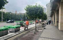 Фото 12: У Львові вперше встановлюють кассельські бордюри: на зупинці на пр. Чорновола, 39-41 облаштовують безбар’єрний простір (відео)