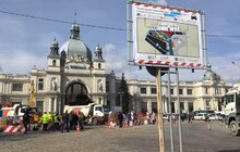Фото 9: «Є незручності, але скоро тут буде дуже круто», — А. Садовий під час огляду ремонту пл. Двірцевої
