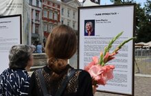 Фото 24: Похорон Ірини Фаріон: на Личаківському кладовищі у Львові зібралось кілька тисяч людей (фото, відео)