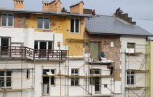 Фото 7: Чотири місяці після ракетного обстрілу на вул. Коновальця: учні вчаться у своїх класах, домівки мешканців відновлюють (відео)