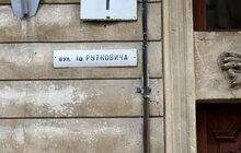 Фото 5: Реставратори відновили історичну браму, оздоблену мушлями