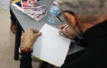 Фото 19: Мер Львова другий день поспіль відвідує книжковий форум та отримав чимало автографів авторів видань