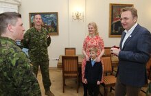 Фото 1: Мер Львова нагородив канадського підполковника Кріса К. Рівза Орденом св. Юрія