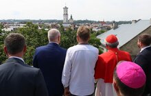 Фото 11: Кардинал з Ватикану й віце-прем'єр Польщі вшанували пам’ять Героїв Небесної Сотні на Меморіалі у Львові