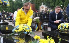 Фото 3: На Личаківському цвинтарі вшанували пам’ять новітніх Героїв з нагоди Дня Незалежності 