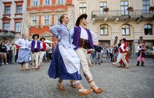 Фото 13: Центром Львова пройшов марш-парад усіх країн-учасників фестивалю «Етновир»