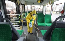 Фото 1: Громадський транспорт Львова дезінфікують