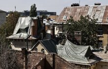Фото 6: У будинках на вул. Коновальця демонтовують аварійні конструкції, які найбільше постраждали після ракетних обстрілів (відео)