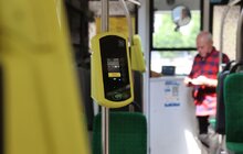 Фото 10: Від сьогодні проїзд на трьох міських маршрутах можна оплатити безготівково