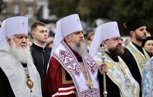 Фото 1: Сьогодні Митрополит Епіфаній вшанував пам’ять полеглих бійців на Личаківському цвинтарі