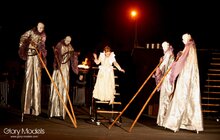 Фото 35: Відкриття фестивалю «Золотий лев» вуличною виставою «Вишневий сад» за п'єсою А. П. Чехова
