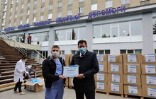 Фото 22: Благодійники передали 4 000 комплектів засобів захисту для медиків лікарні швидкої допомоги