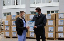 Фото 23: Благодійники передали 4 000 комплектів засобів захисту для медиків лікарні швидкої допомоги