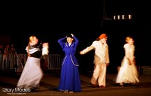 Фото 45: Відкриття фестивалю «Золотий лев» вуличною виставою «Вишневий сад» за п'єсою А. П. Чехова