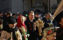 Фото 12: Напередодні Різдва у Львові встановили Різдвяного Дідуха