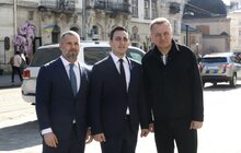 Фото 2: Європейські делегати, що приїхали на відкриття Молодіжної столиці у Львові, розпочали візит з покладання квітів молоді, що загинула через росію