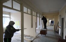 Фото 1: У 8-й міській лікарні облаштовують додаткове відділення для хворих на Covid-19 і додаткове реанімаційне відділення