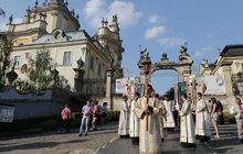 Фото 2: У Львові відбулася молитовна хода з перенесенням ікони «Милосердя двері»