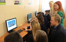 Фото 4: Мер Львова спільно з учнями кодив гру про штучний інтелект в рамках Години Коду 2019