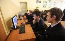 Фото 8: Мер Львова спільно з учнями кодив гру про штучний інтелект в рамках Години Коду 2019