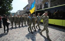 Фото 22: На пр. Свободи відбулося урочисте проходження з нагоди Дня Героїв