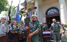Фото 14: Пластуна-сеньйора Олеся Криськіва поховали на Личакові в родинному гробівці (поле № 52)