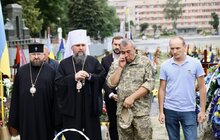 Фото 5: Митрополит Епіфаній у Львові молитвою та покладанням квітів вшанував пам’ять Героїв