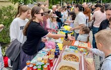 Фото 1: На шкільних ярмарках у Львові зібрали рекордні майже 8 млн грн для ЗСУ (відео)