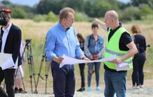 Фото 2: У с. Лисиничі ремонтні бригади ЛМКП «Львівводоканал» проводять заміну аварійного магістрального водогону